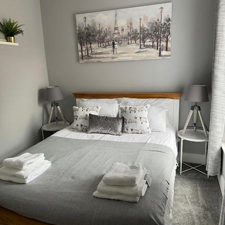 Modern, Spacious And Central Location Aberdare Buitenkant foto