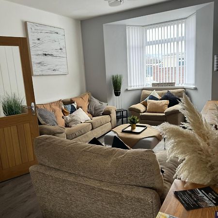 Modern, Spacious And Central Location Aberdare Buitenkant foto