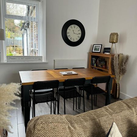 Modern, Spacious And Central Location Aberdare Buitenkant foto