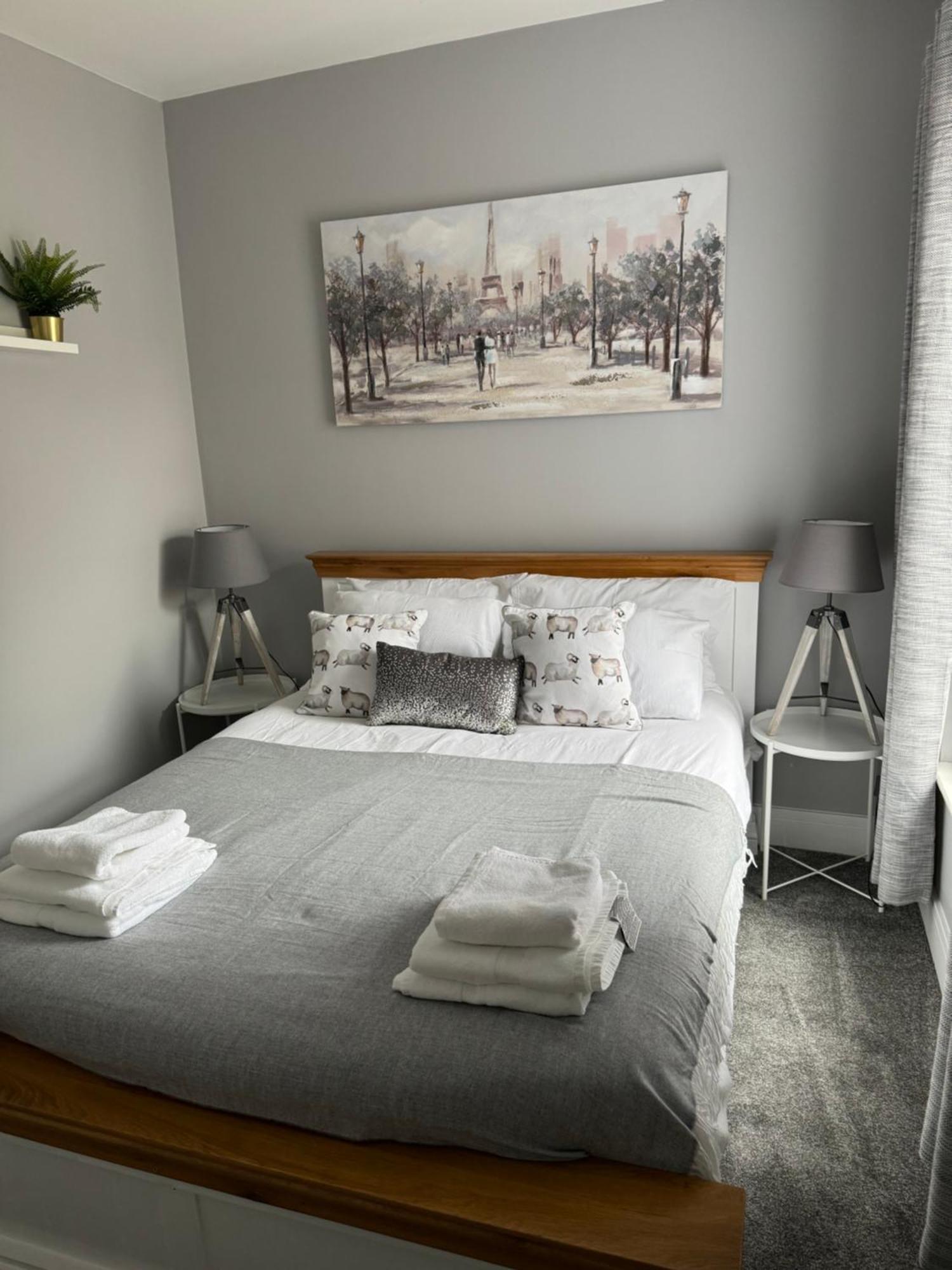 Modern, Spacious And Central Location Aberdare Buitenkant foto