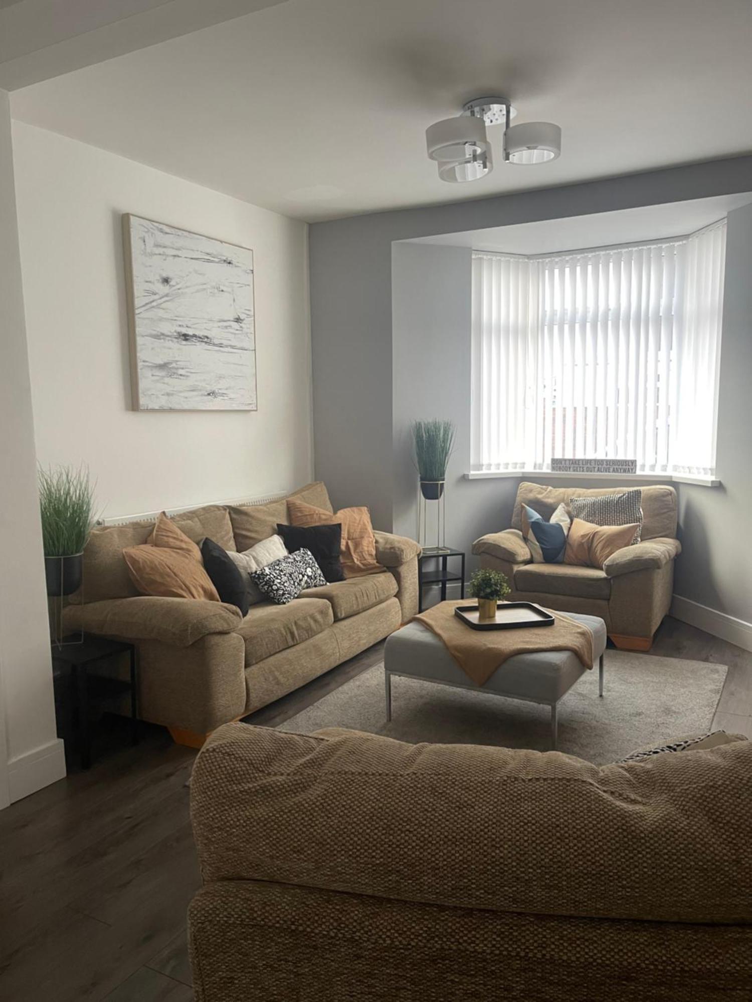 Modern, Spacious And Central Location Aberdare Buitenkant foto