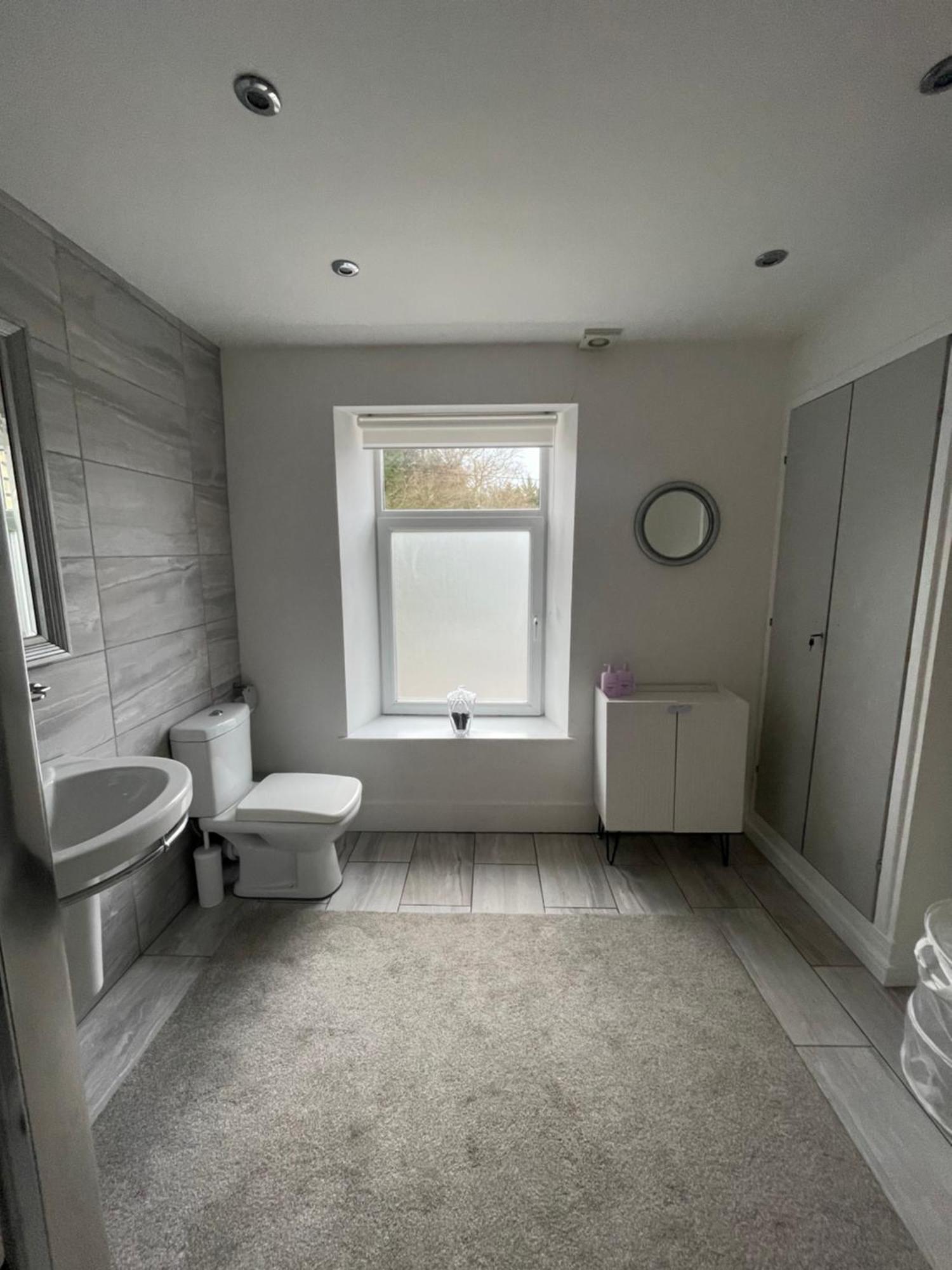 Modern, Spacious And Central Location Aberdare Buitenkant foto