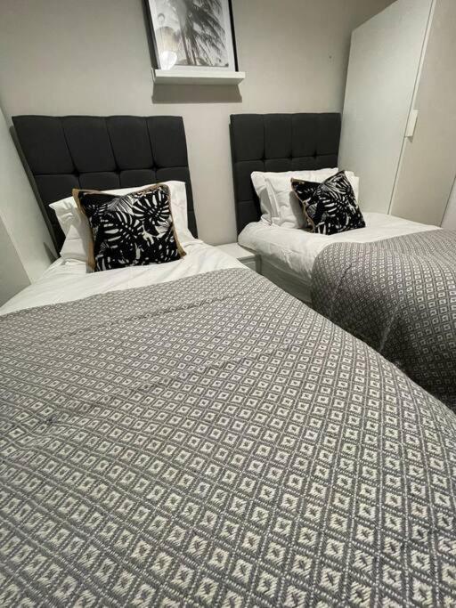Modern, Spacious And Central Location Aberdare Buitenkant foto