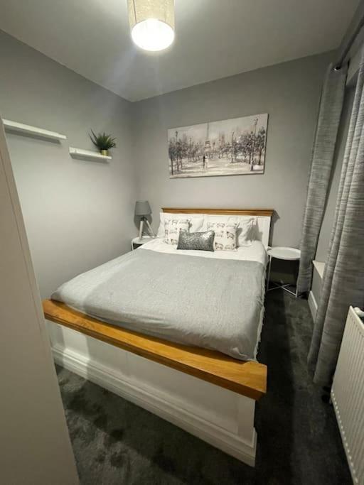 Modern, Spacious And Central Location Aberdare Buitenkant foto