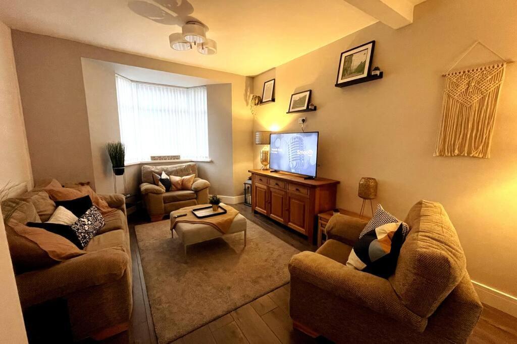 Modern, Spacious And Central Location Aberdare Buitenkant foto