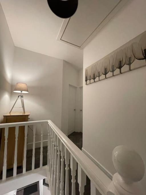 Modern, Spacious And Central Location Aberdare Buitenkant foto