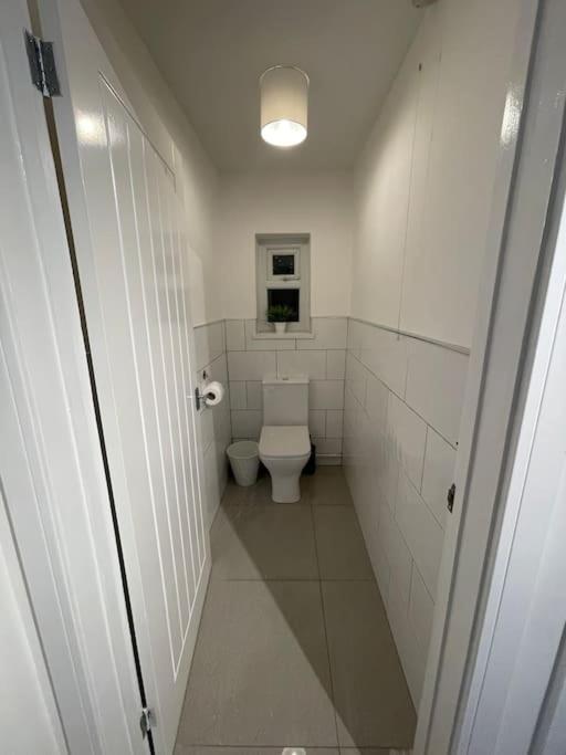 Modern, Spacious And Central Location Aberdare Buitenkant foto