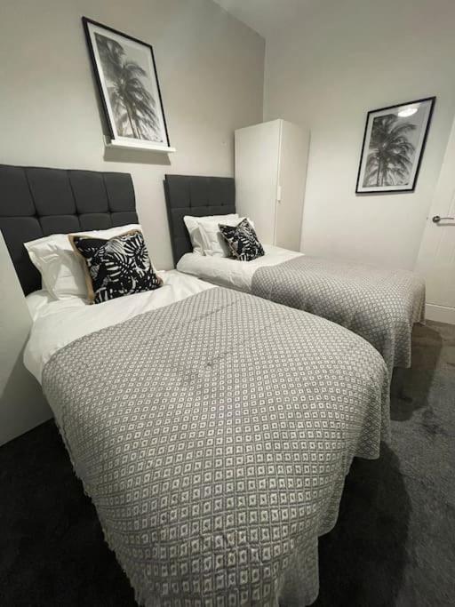 Modern, Spacious And Central Location Aberdare Buitenkant foto