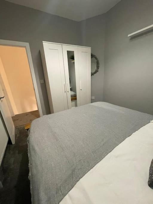 Modern, Spacious And Central Location Aberdare Buitenkant foto