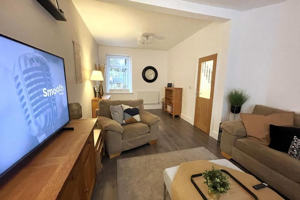 Modern, Spacious And Central Location Aberdare Buitenkant foto